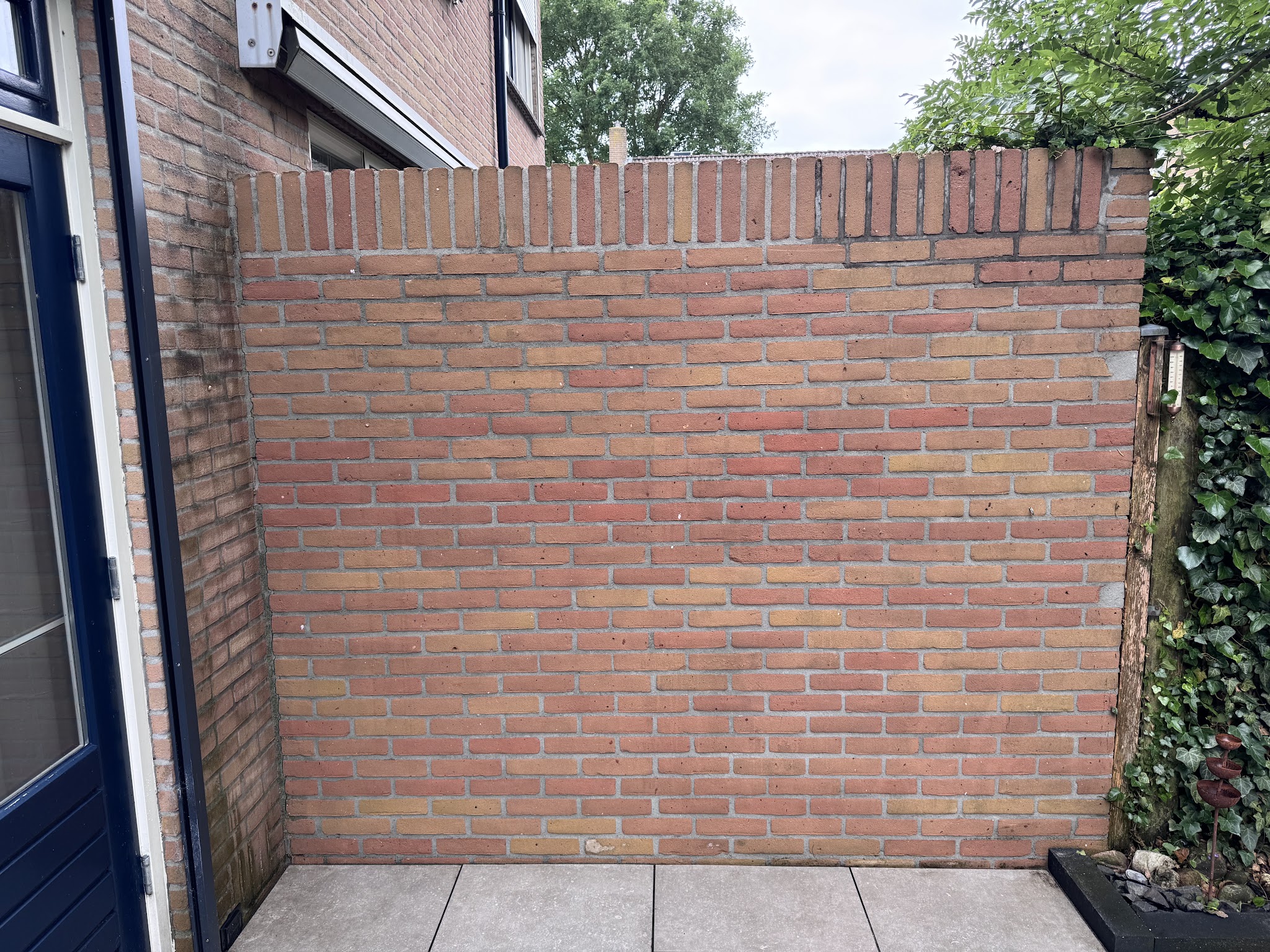 Gereinigde buitenmuur bij een woning in Hardenberg